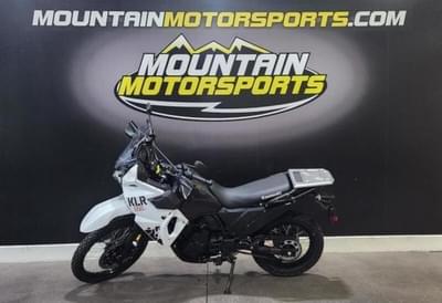BOATZON | Kawasaki KLR650 Pearl Crystal WhiteMetallic Carbon Gray ABS 2025