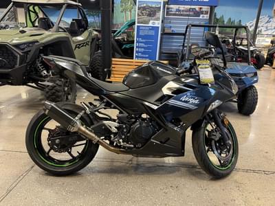 BOATZON | Kawasaki Ninja 400 ABS Metallic Carbon GrayMetallic Flat Spark Black 2022