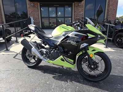 BOATZON | Kawasaki Ninja 500 ABS Metallic Yellowish GreenEbony 2026