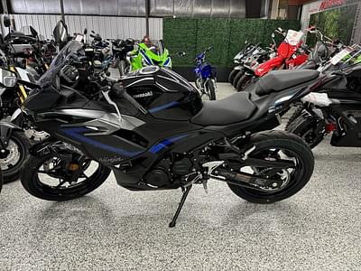 BOATZON | Kawasaki Ninja 500 ABS Metallic Flat Spark BlackMetallic Spark Black 2025