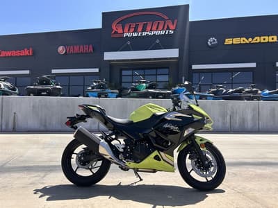 BOATZON | Kawasaki Ninja 500 ABS Metallic Yellowish GreenEbony 2026