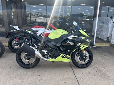 BOATZON | Kawasaki Ninja 500 ABS Metallic Yellowish GreenEbony 2026