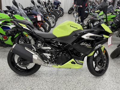 BOATZON | Kawasaki Ninja 500 ABS Metallic Yellowish GreenEbony 2026