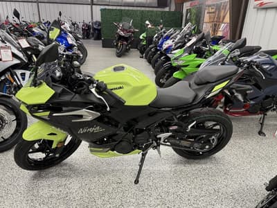 BOATZON | Kawasaki Ninja 500 ABS Metallic Yellowish GreenEbony 2026