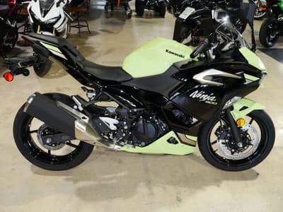 BOATZON | Kawasaki Ninja 500 ABS Metallic Yellowish GreenEbony 2026