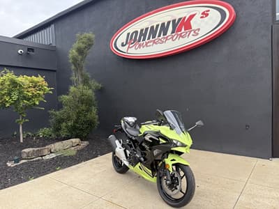 BOATZON | Kawasaki Ninja 500 ABS Metallic Yellowish GreenEbony 2026