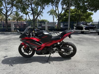 BOATZON | Kawasaki Ninja 500 ABS Passion RedMetallic Flat Spark Black 2025