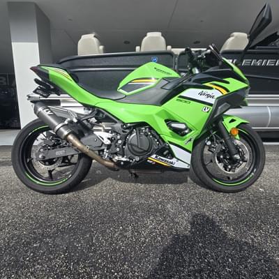 BOATZON | Kawasaki Ninja 500 KRT Edition SE ABS  Lime Green  Ebony  Pearl Blizzard White 2025