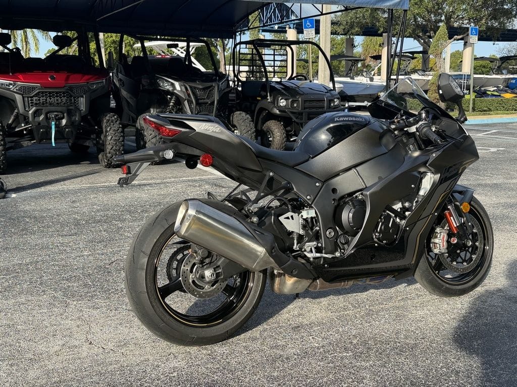 Used Kawasaki Ninja ZX10R 2023 for sale in Pompano Beach, Florida