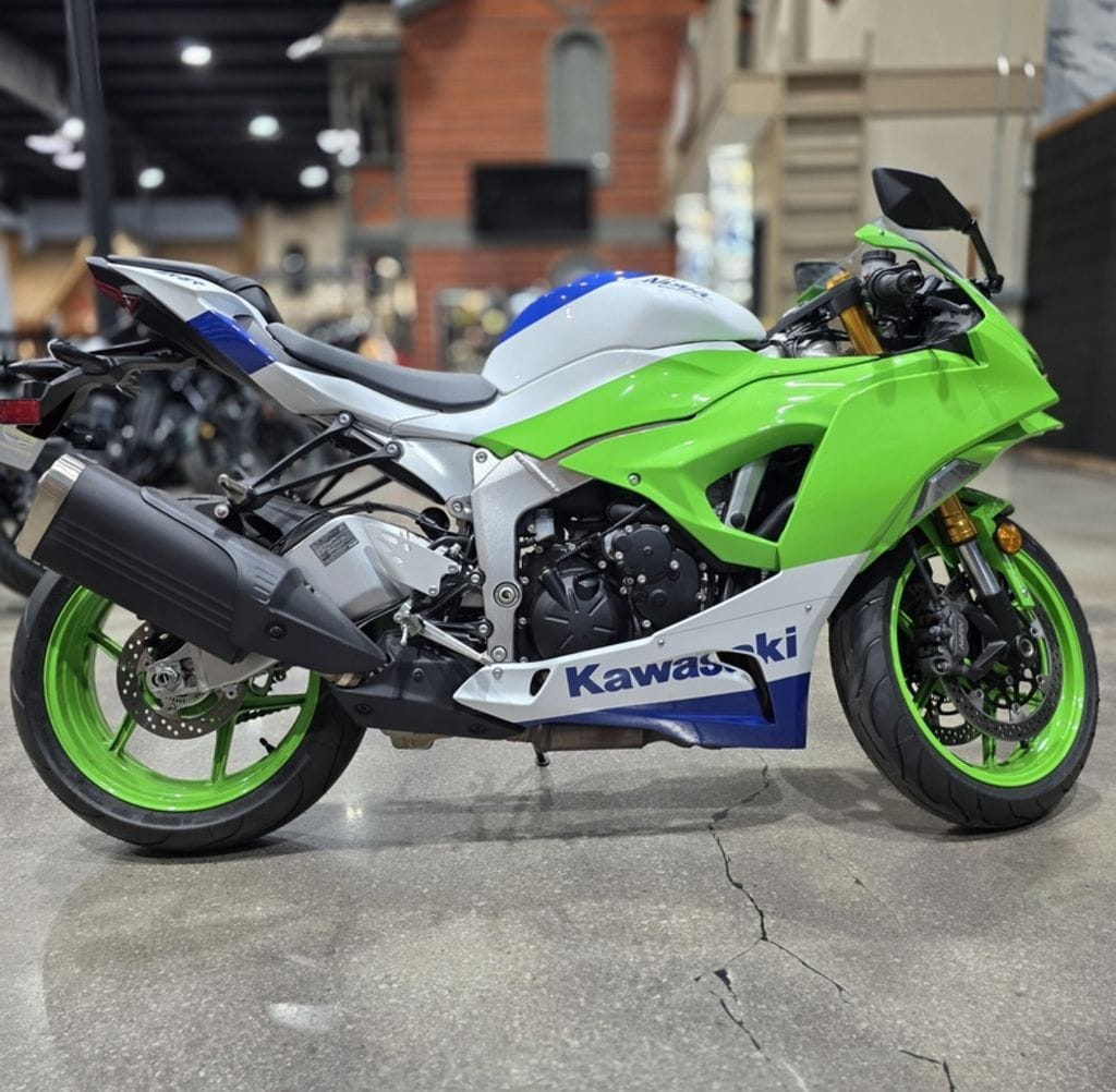 yyyy 2025 Kawasaki Ninja® ZX™-6R KRT Edition ABS Lime Green / Ebony