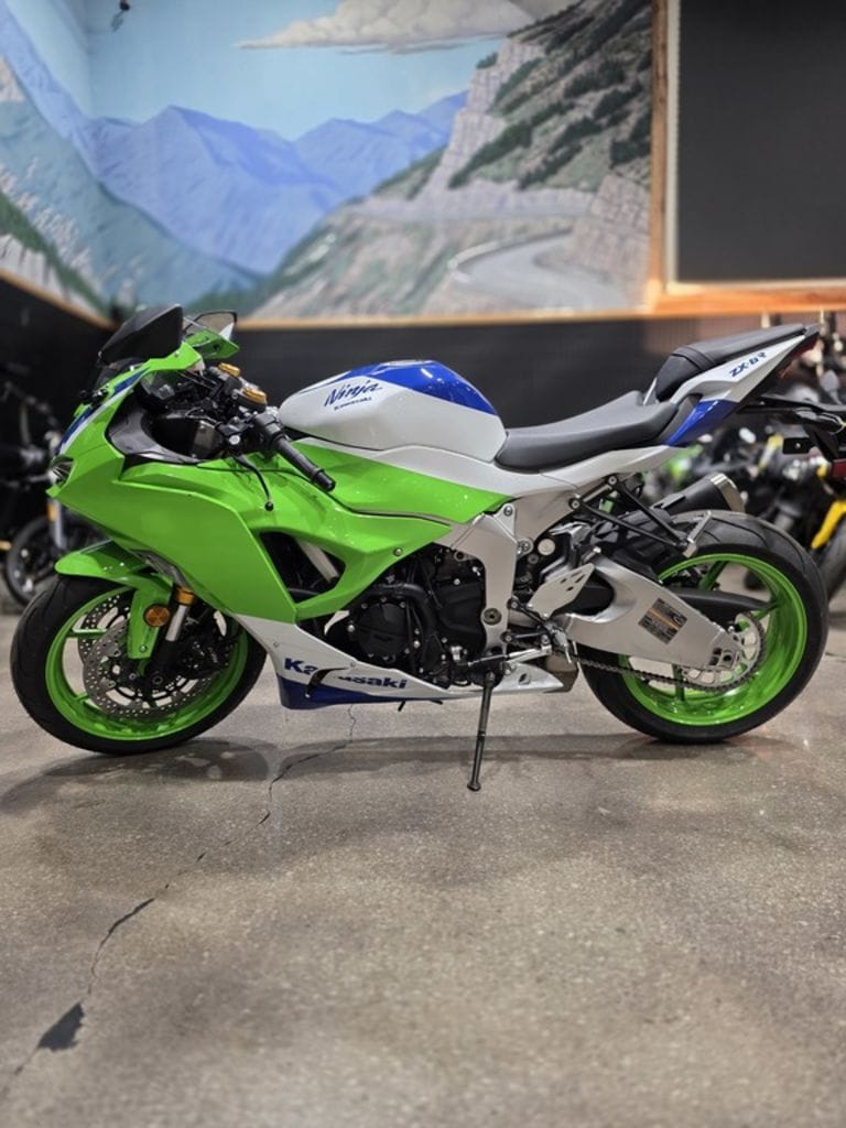 Ça marche? nouvelle édition New 2024 Kawasaki Ninja ZX-6R 40th Anniversary Edition ABS