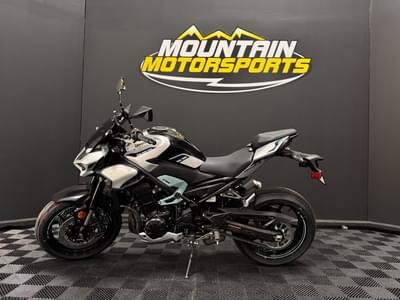BOATZON | Kawasaki Z900 ABS Galaxy SilverMetallic Spark Black 2025