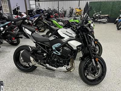 BOATZON | Kawasaki Z900 ABS Galaxy SilverMetallic Spark Black 2025