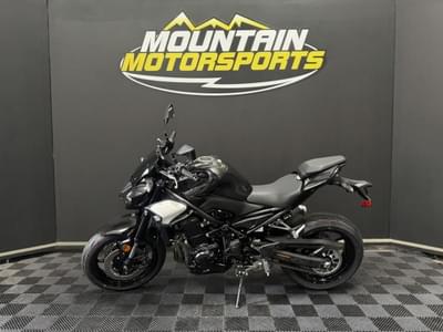 BOATZON | Kawasaki Z900 ABS Metallic Spark BlackMetallic Carbon Gray 2025