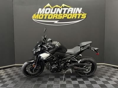 BOATZON | Kawasaki Z900 ABS Metallic Spark BlackMetallic Carbon Gray 2025