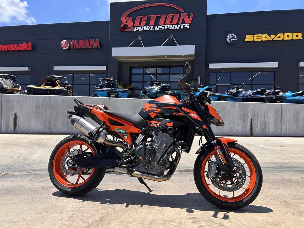 2022 KTM 890 Duke R - Sold Boat