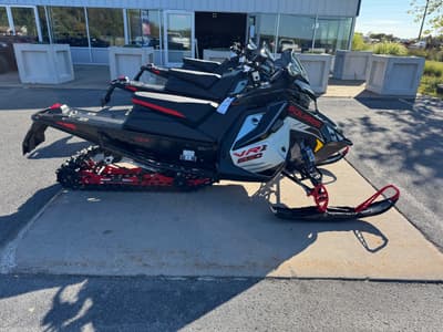 BOATZON | Polaris 650 INDY VR1 137 Frosted Silver MetBlackIndy Red 2026