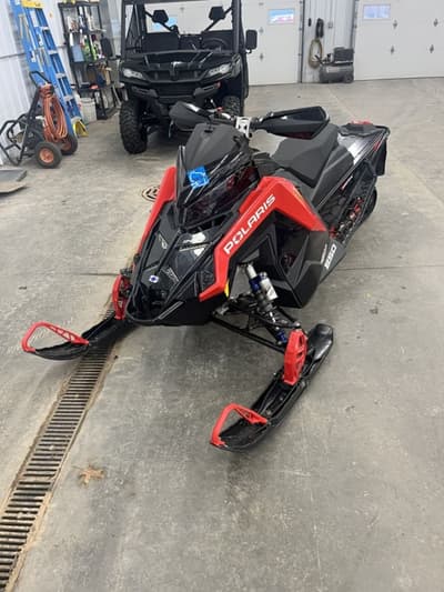 BOATZON | Polaris® 850 Indy VR1 137 2021