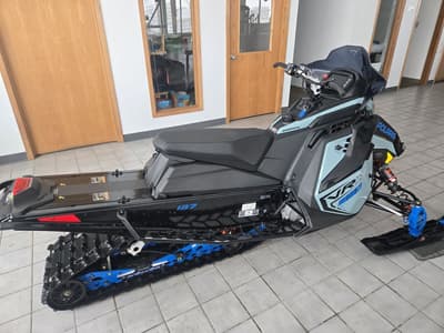 BOATZON | Polaris® 850 INDY VR1 DYNMX 137 2026