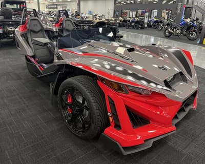 BOATZON | Polaris Slingshot® R AutoDrive Radiant Gray with Indy Red Pearl 2026
