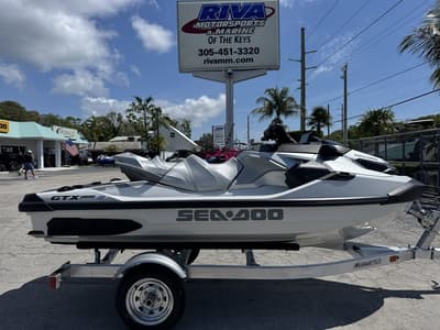 BOATZON | Sea-Doo GTX Limited 325 White Pearl Premium 2026