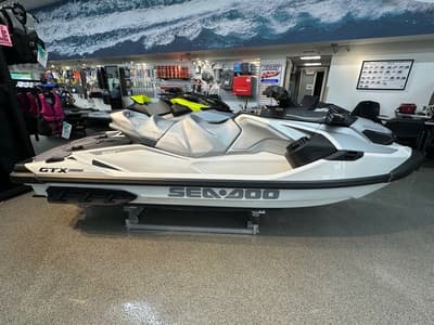 BOATZON | Sea-Doo GTX Limited 325 White Pearl Premium 2026 BOATZON | Sea-Doo GTX Limited 325 White Pearl Premium 2026