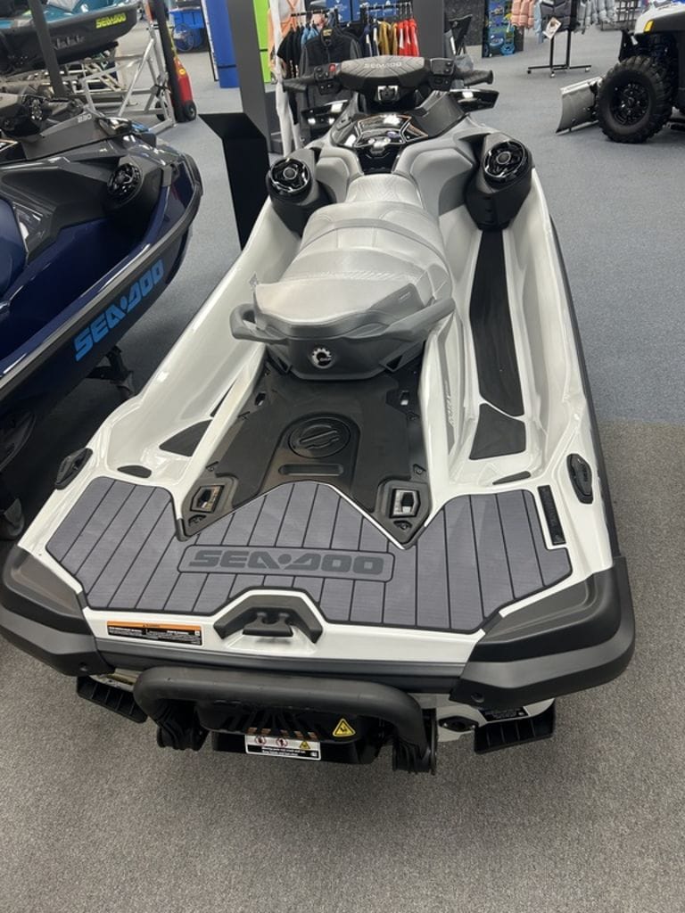 New Sea-Doo GTX Limited 325 with Sound SystemWhite Pearl 2025 for
