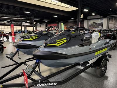 BOATZON | Sea-Doo RXT X 325 METALGREEN  TRAILER PACKAGE 2025