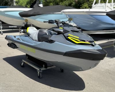 BOATZON | Sea-Doo RXTX 325 Ice Metal  Manta Green 2025