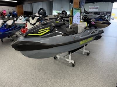 BOATZON | Sea-Doo RXTX 325 Ice Metal  Manta Green 2026