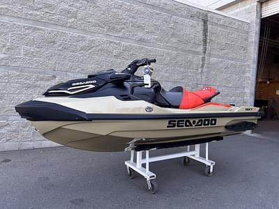 BOATZON | Sea-Doo RXTX 325 Metallic Tan Lava Red Premium 2025 BOATZON | Sea-Doo RXTX 325 Metallic Tan Lava Red Premium 2025