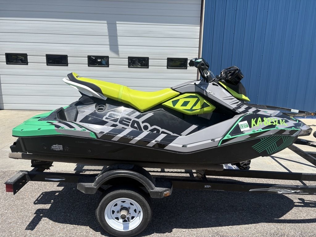 2021 Sea-Doo Spark Trixx 2up Rotax 900 HO ACE IBR  Sound System - Sold Boat