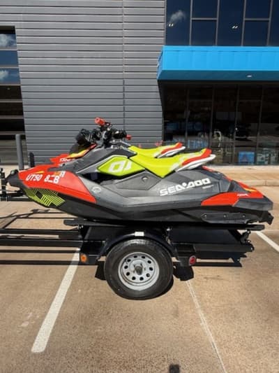 BOATZON | Sea-Doo Spark Trixx 2up Rotax 900 HO ACE iBR with Audio 2022