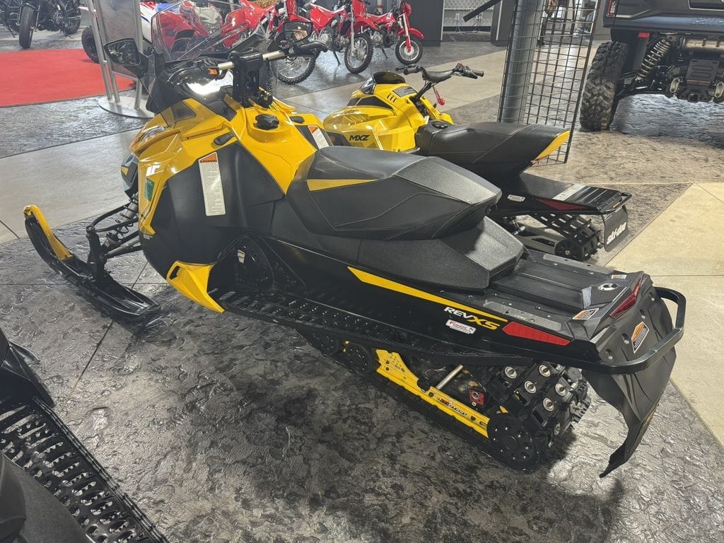 Used Ski-Doo MXZ TNT 800R 2014 for sale in Fond du Lac, Wisconsin