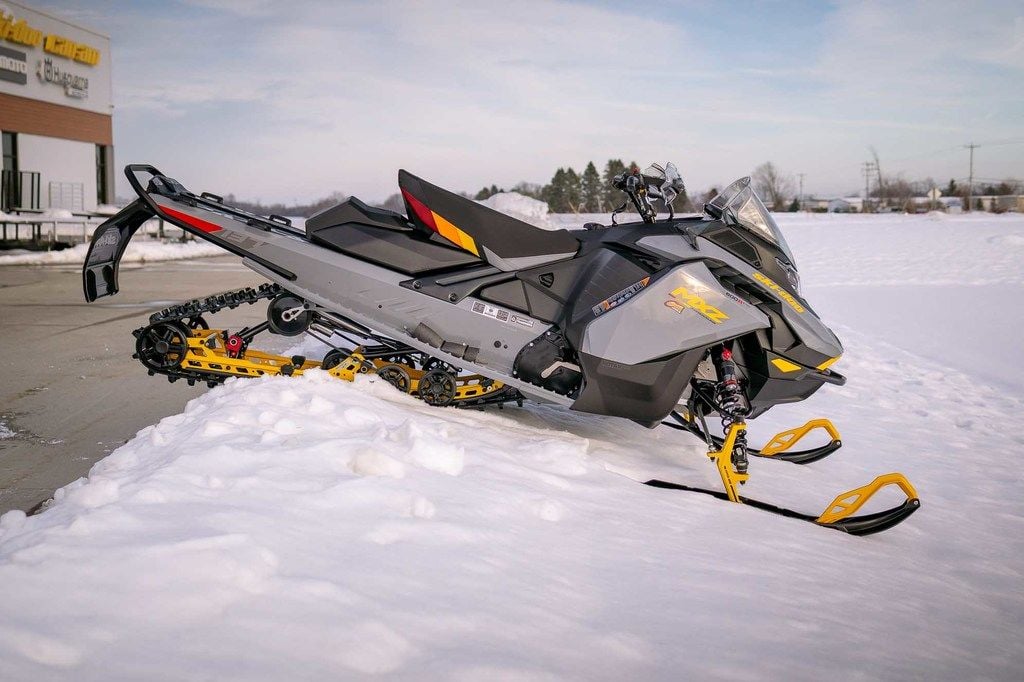 New Ski-Doo MXZ Adrenaline with Blizzard Package 600R ETEC 137 Ice