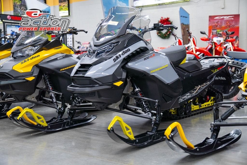 New Ski-Doo Renegade Adrenaline 900 ACE Turbo R RipSaw 125Black