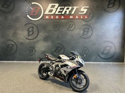 BOATZON | Triumph Daytona 660 Aluminium Silver  Sapphire Black 2026