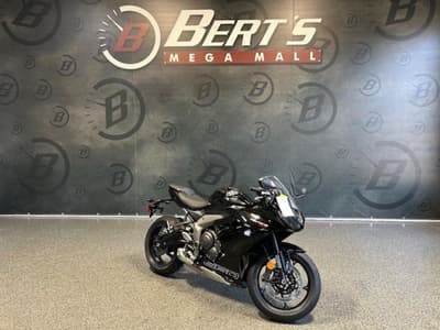 BOATZON | Triumph Daytona 660 Sapphire Black 2026