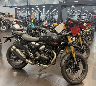BOATZON | Triumph Scrambler 400 XC Storm Grey 2026