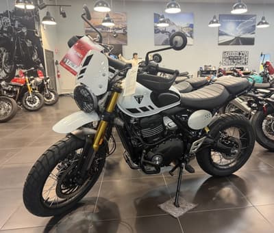 BOATZON | Triumph Scrambler 400 XC Vanilla White 2026