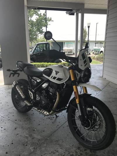 BOATZON | Triumph Scrambler 400 XC Vanilla White 2026 BOATZON | Triumph Scrambler 400 XC Vanilla White 2026