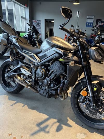 BOATZON | Triumph Street Triple 765 R Silver Ice 2024