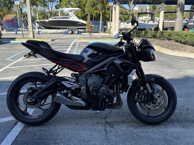 BOATZON | Triumph Street Triple R Sapphire Black 2022