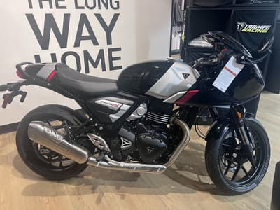 BOATZON | Triumph Thruxton 400 Phantom Black  Aluminium Silver 2026
