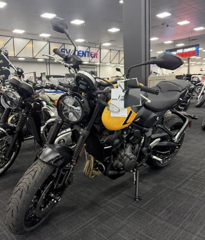 BOATZON | Triumph Trident 660 Cosmic yellow 2026