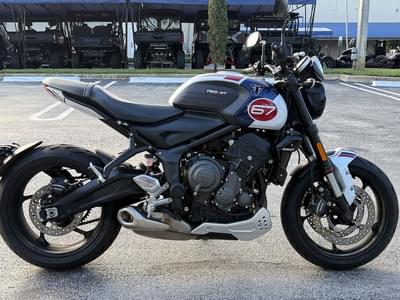 BOATZON | Triumph Trident 660 Triple Tribute Edition Snowdonia White 2025