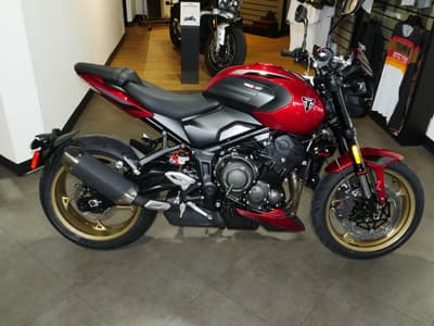 BOATZON | Triumph Trident 800 Carnival red 2026