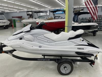 BOATZON | Yamaha FX1800BBB WAVERUNNER CRUISER SVHO WAUDIO NEW 2025