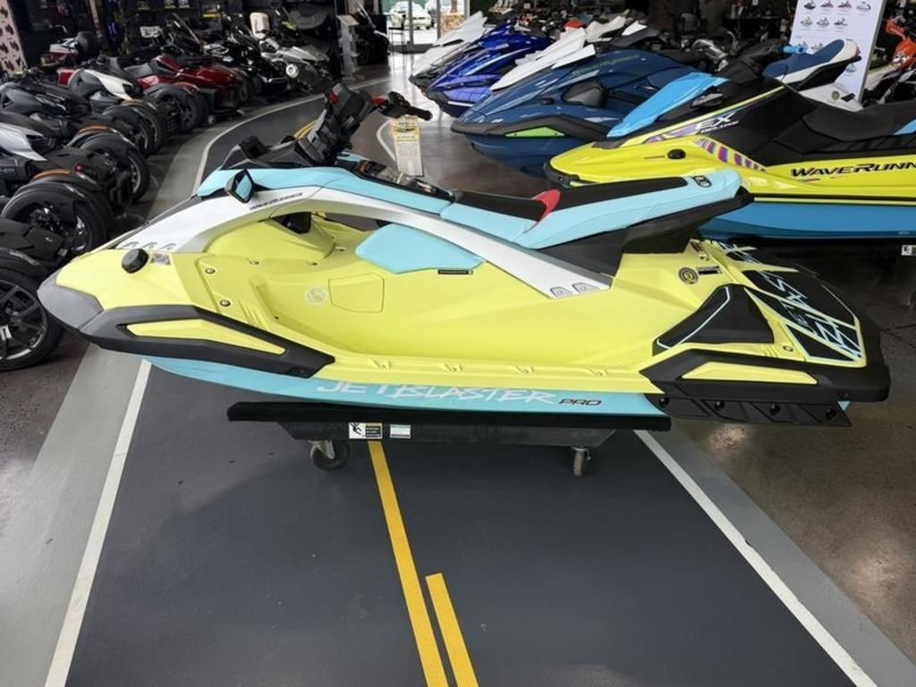 2025 Yamaha WaveRunners Jetblaster PRO 3Up - Sold Boat