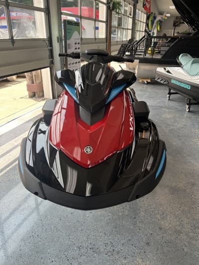 BOATZON | Yamaha VX DELUXE WAUDIOBlackTorch Red 2026